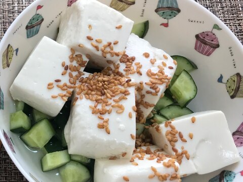 湯豆腐ときゅうりのヘルシーサラダ
